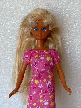 Vintage 1987 Barbie SKIPPER Doll Blonde Hair
Tan Body - Redressed in Pink Dress